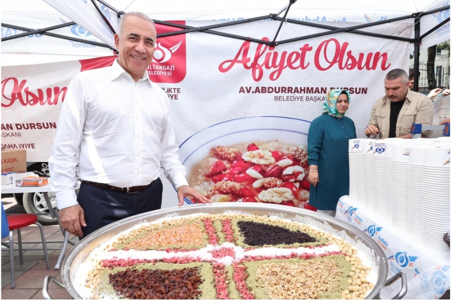 AK Parti İstanbul Milletvekili Süleyman Soylu ve Başkan Dursun’dan Sultangazililere Aşure İkramı