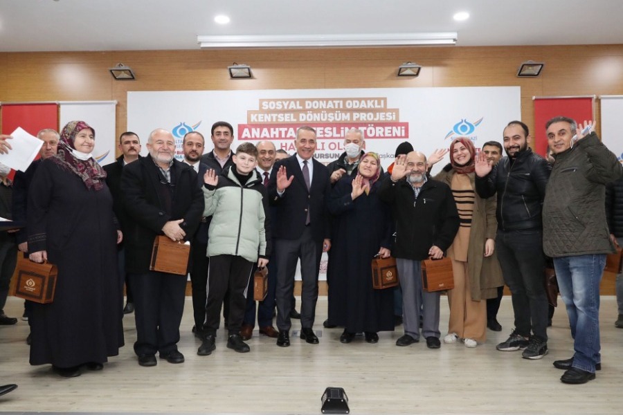 “Sosyal Donatı Odaklı Kentsel Dönüşüm Projesi” ile 30 aile yeni evine kavuştu